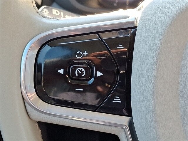 2023 Volvo XC60 B6 Ultimate Bright Theme