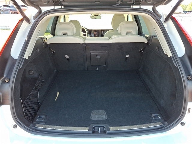 2023 Volvo XC60 B6 Ultimate Bright Theme