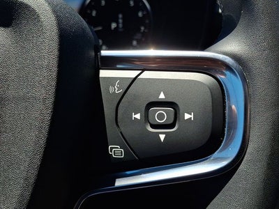 2022 Volvo XC40 R-Design