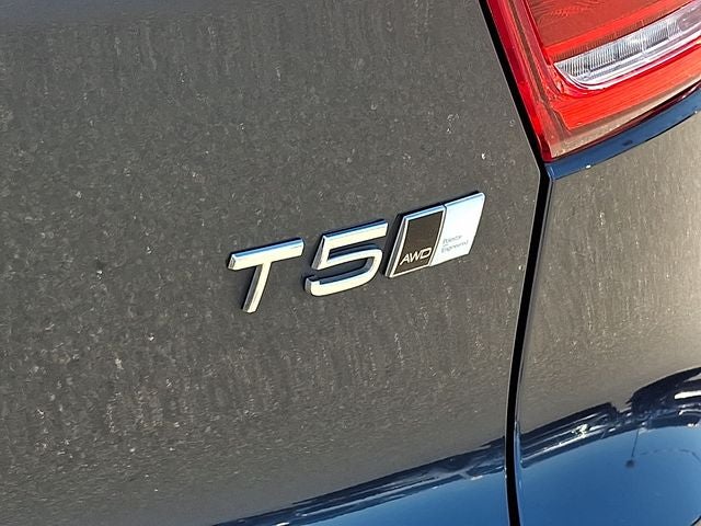 2022 Volvo XC40 R-Design