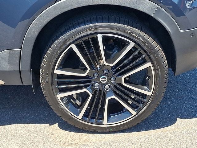 2022 Volvo XC40 R-Design