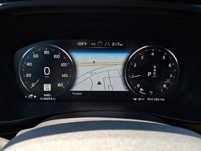 2022 Volvo XC40 R-Design