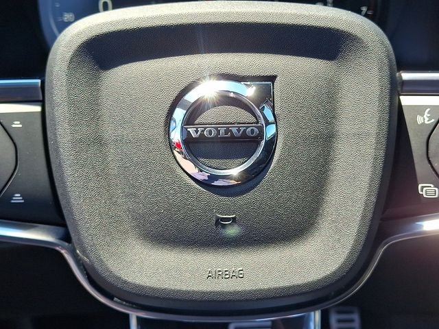 2022 Volvo XC40 R-Design