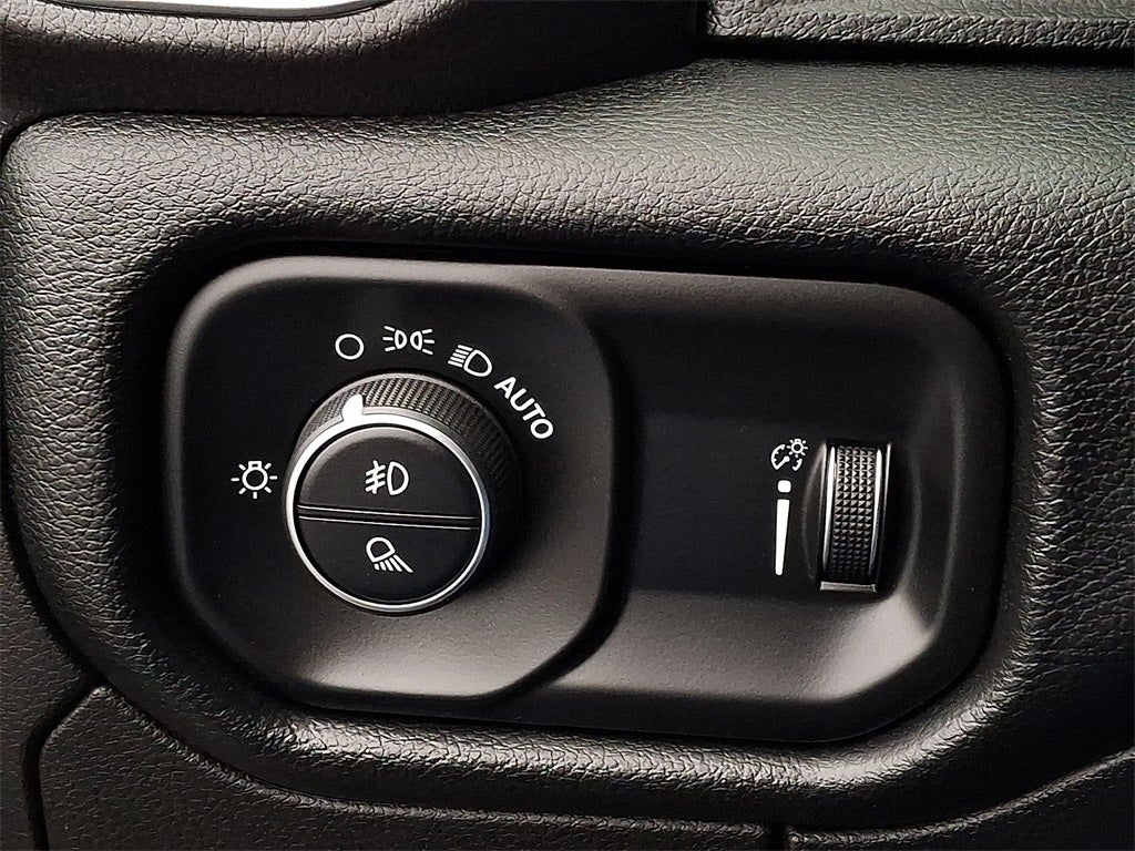 2020 RAM 1500 Big Horn Crew Cab 4x4 5'7' Box