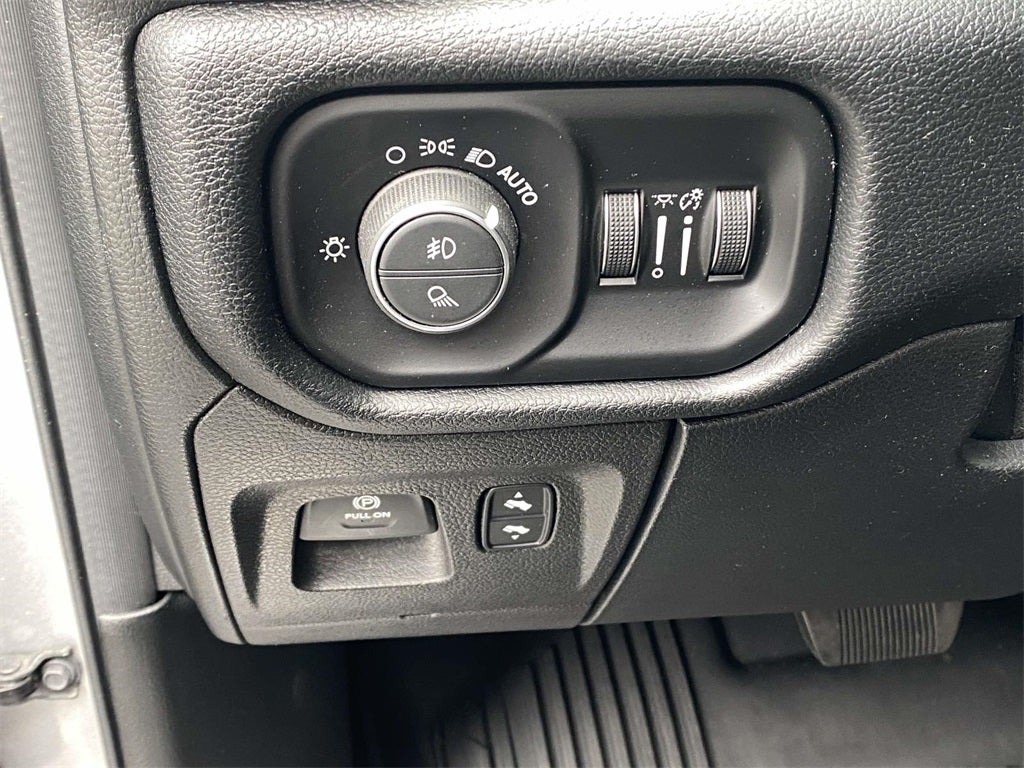 2021 RAM 1500 Laramie Crew Cab 4x4 5'7' Box