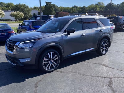 2024 Nissan Pathfinder Platinum FWD