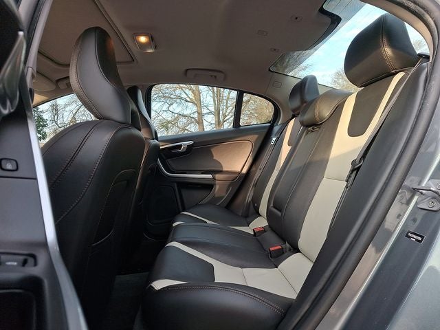 2016 Volvo S60 Cross Country T5 Platinum