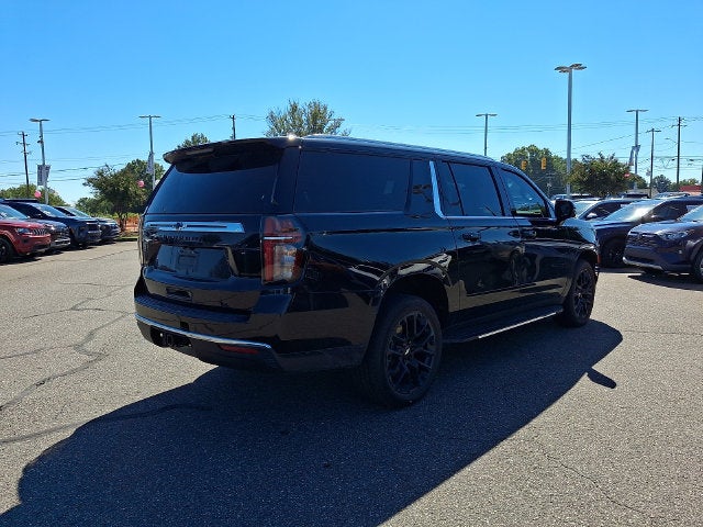 2023 Chevrolet Suburban LT