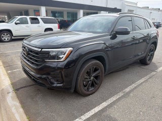 2025 Volkswagen Atlas Cross Sport 2.0T SEL R-Line Black