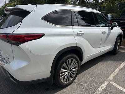 2022 Toyota Highlander Platinum