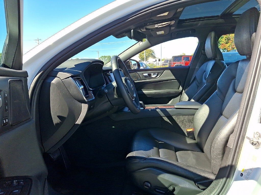 2023 Volvo S60 B5 Plus Black Edition
