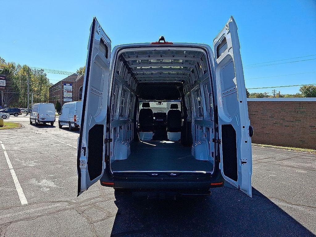 2025 Mercedes-Benz Sprinter 2500 Cargo 170 WB High Roof